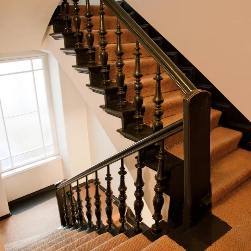 Holztreppe im Altbau des Hotel Adele